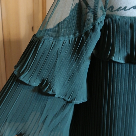 Romeo & Juliet Couture Flirty Dress - Picture 8 of 10